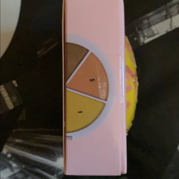 I ❤️ Revolution Eyeshadow Palette - Picture 4 of 4